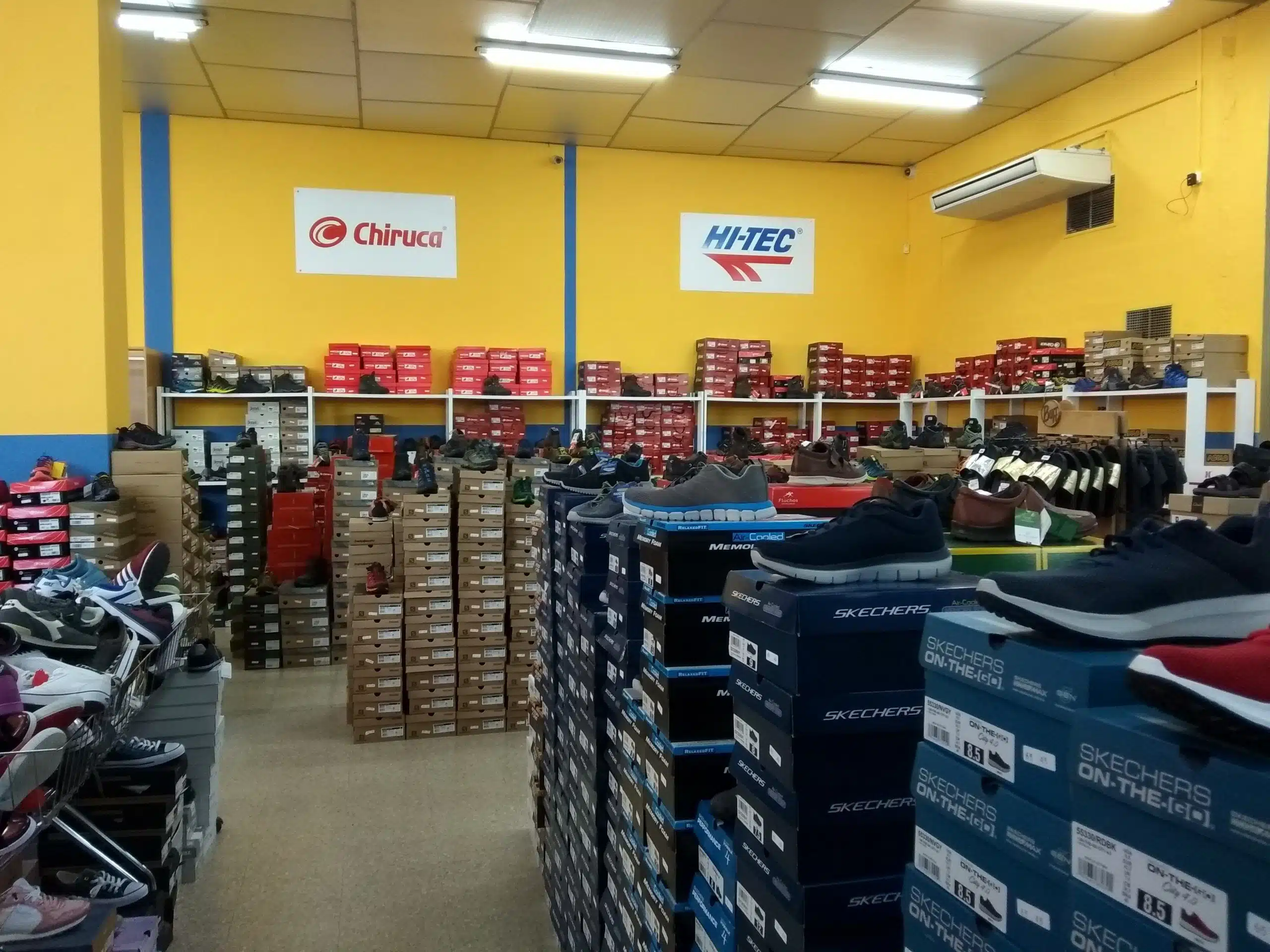 deportivas y botas de montaña en Sancho Asensio
