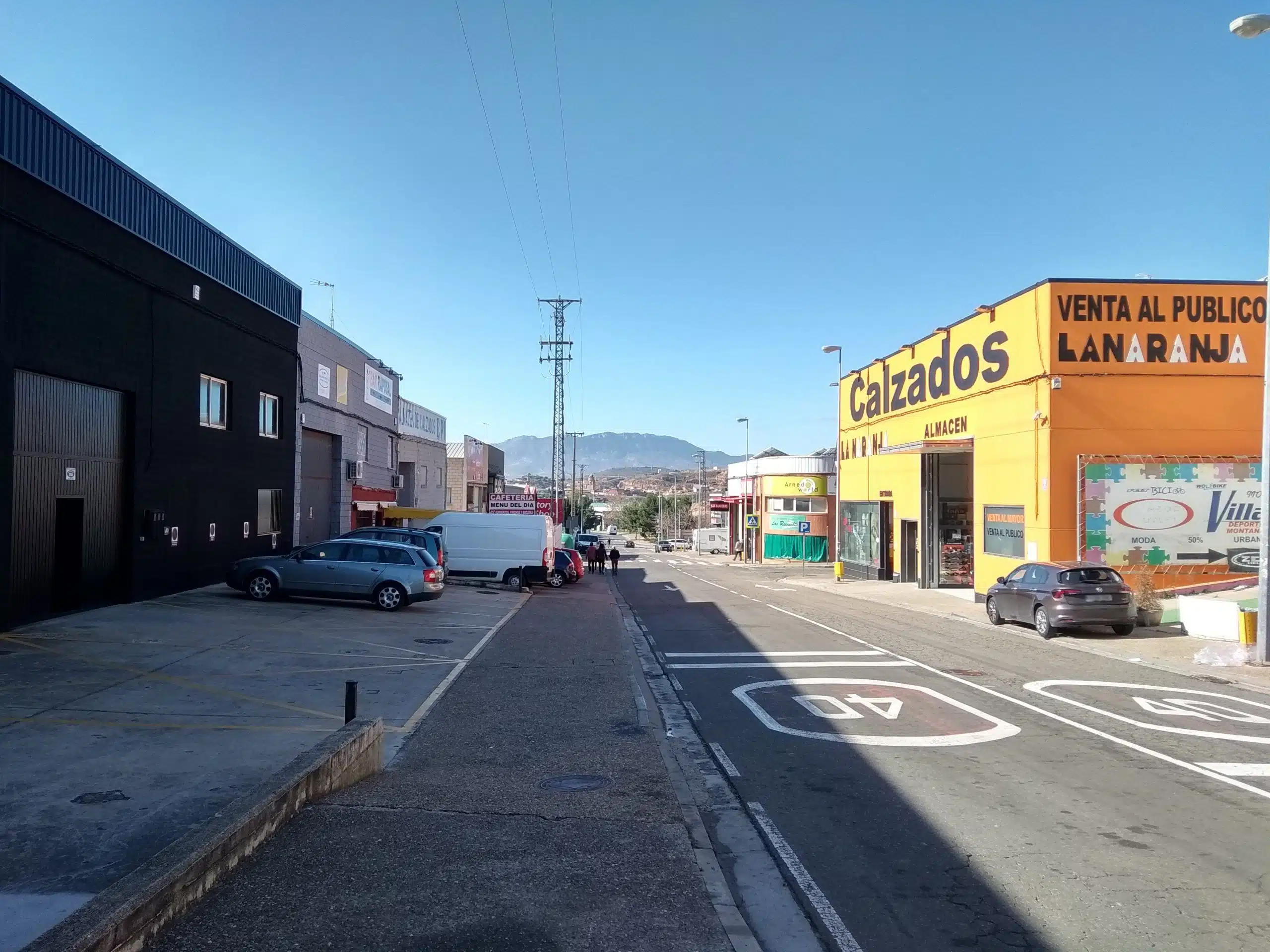 Calle de outlets en Arnedo