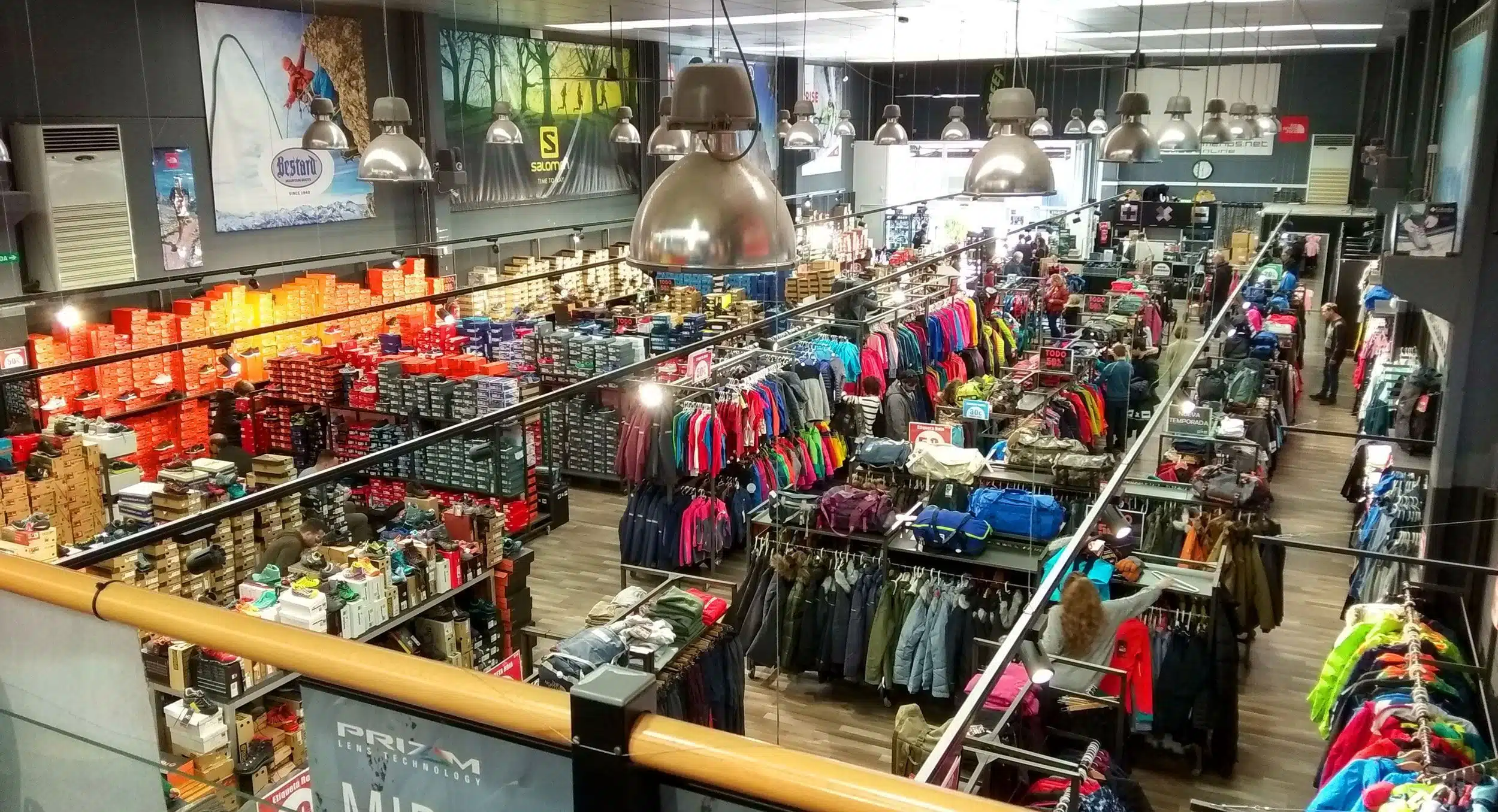 Vista de la tienda Mas por menos de Arnedo